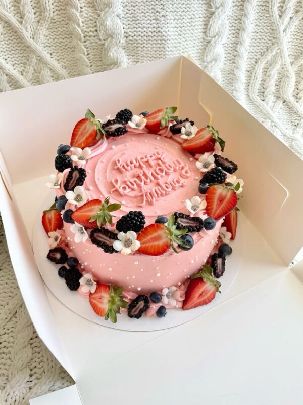 Berries floral cake